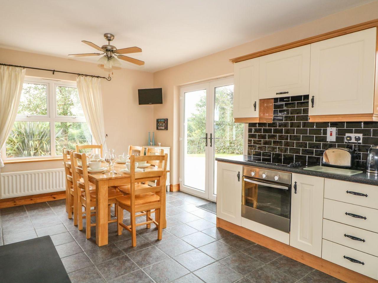 Kate'S Cottage Rathmullan Bagian luar foto